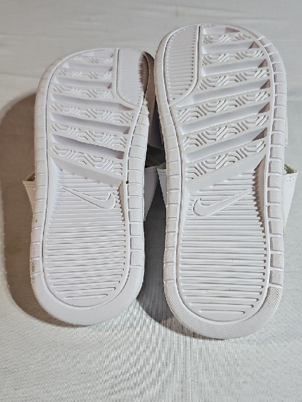Nike Womens White Adjustable Slide Sandals - Picture 7 of 10